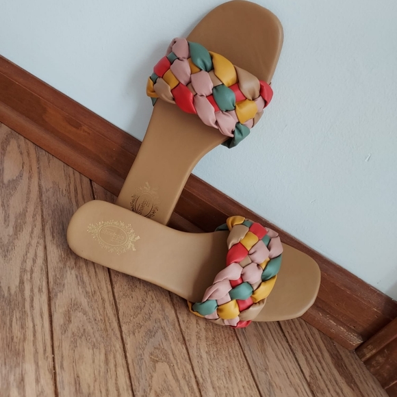 *SOLD* Women flat sandal - Picture 3 of 4